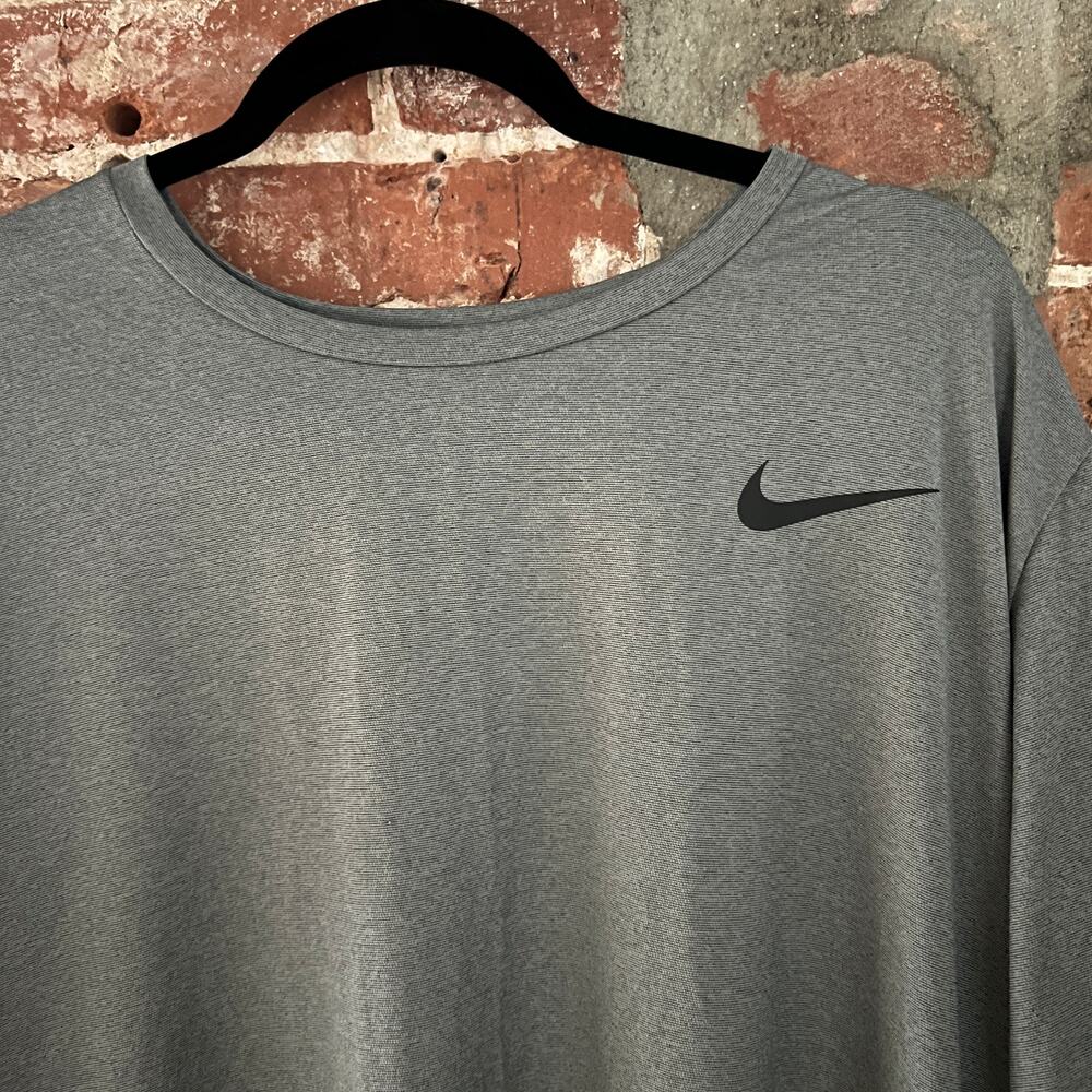 Nike Men's Dri-Fit Gray Shirt XL 24x30